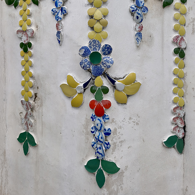 Porcelain decoration