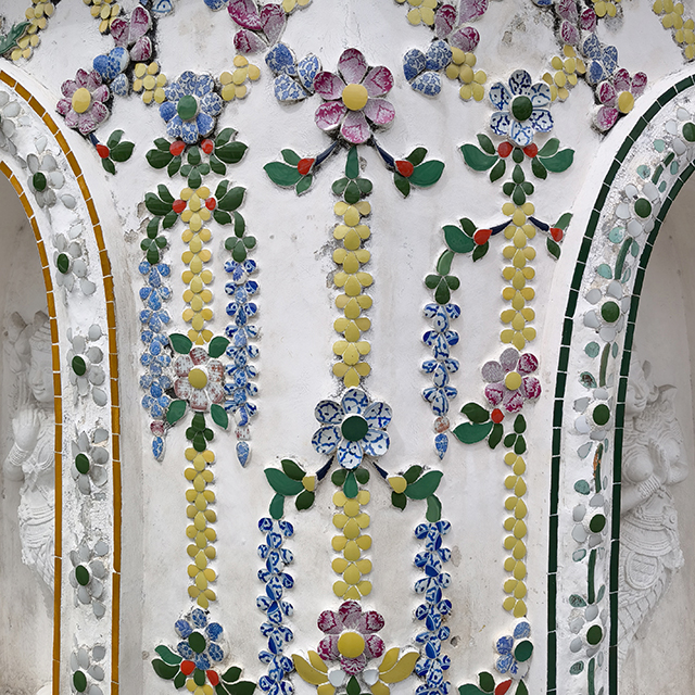 Porcelain decoration