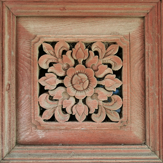 Ventilation opening: Wood carving