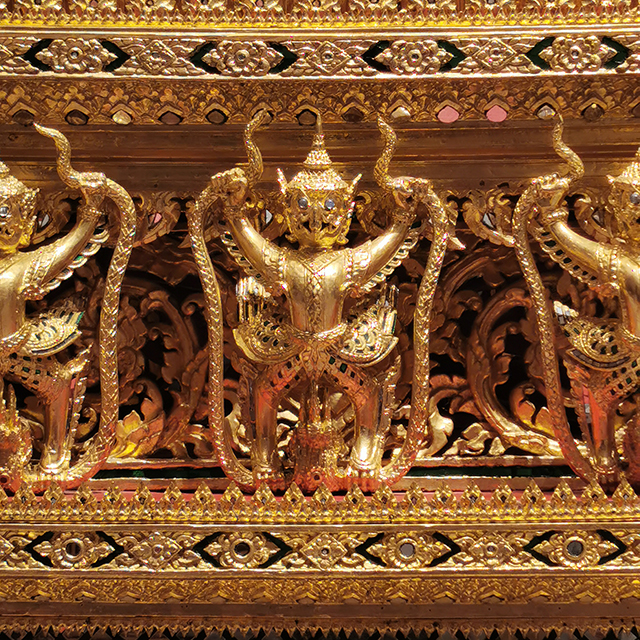 Krut yud Nak (Garuda catch Naga)