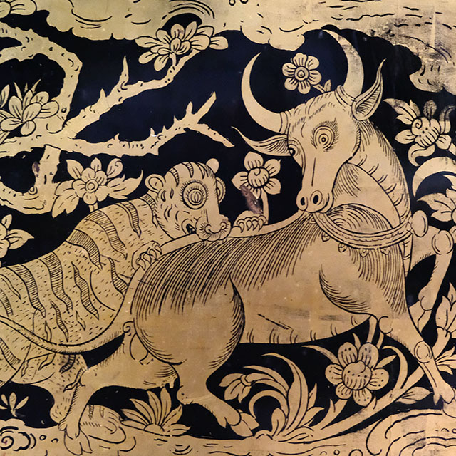 Thai Motif: Tiger attack buffalo