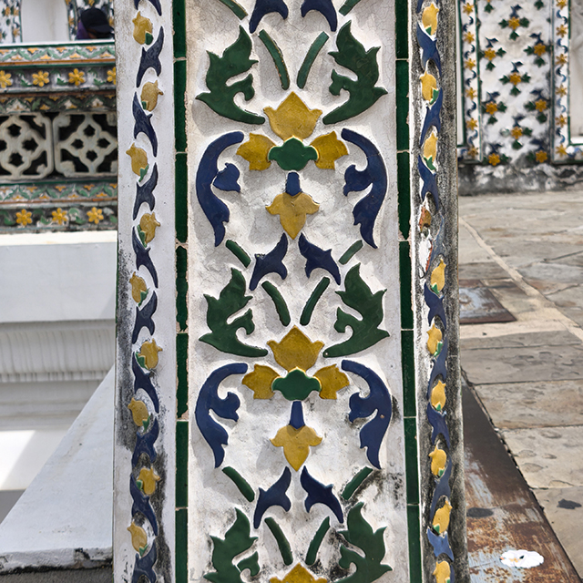 Porcelain decoration