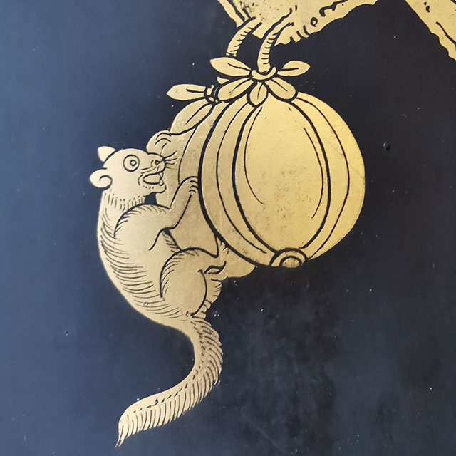 Thai Motif: Squirrel anf fruit